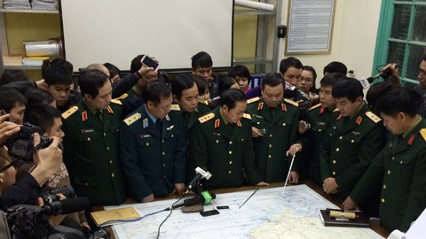 Вьетнам продолжает координировать действия с Малайзией в поиске пропавшего самолета - ảnh 1